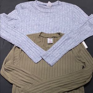 2 grey & army green long sleeve sweaters. Size L